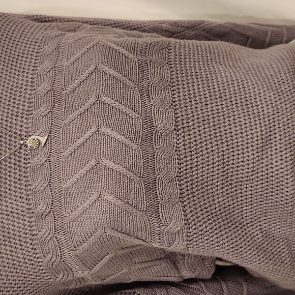 Derek Heart Batwing Sweater - Picture 5 of 9